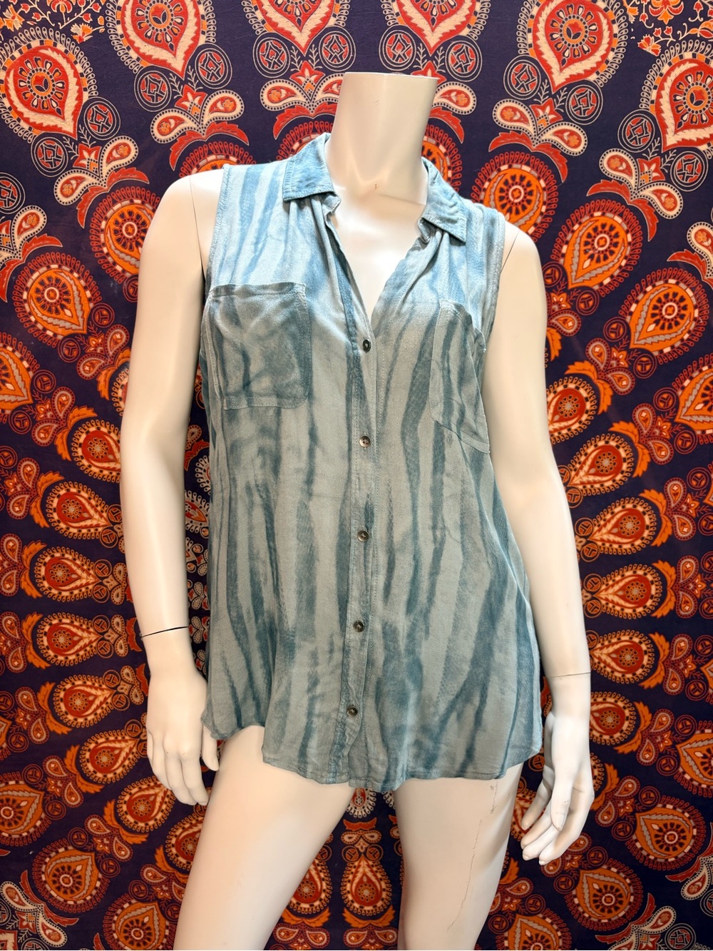 Rock & Republic Sleeveless Blue Tie Dye Button-Front Top